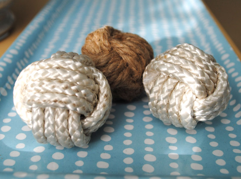 Decorating with Yarn Balls: Tutorial