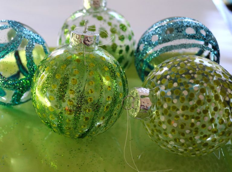 DIY Christmas Ornament Tutorial Glitter!