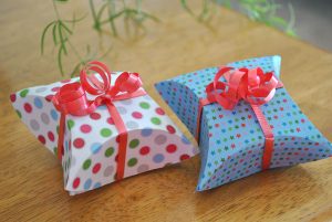 gift wrap pillow box