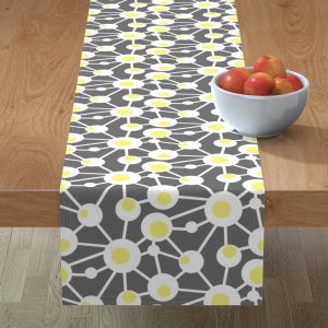 egg table runner