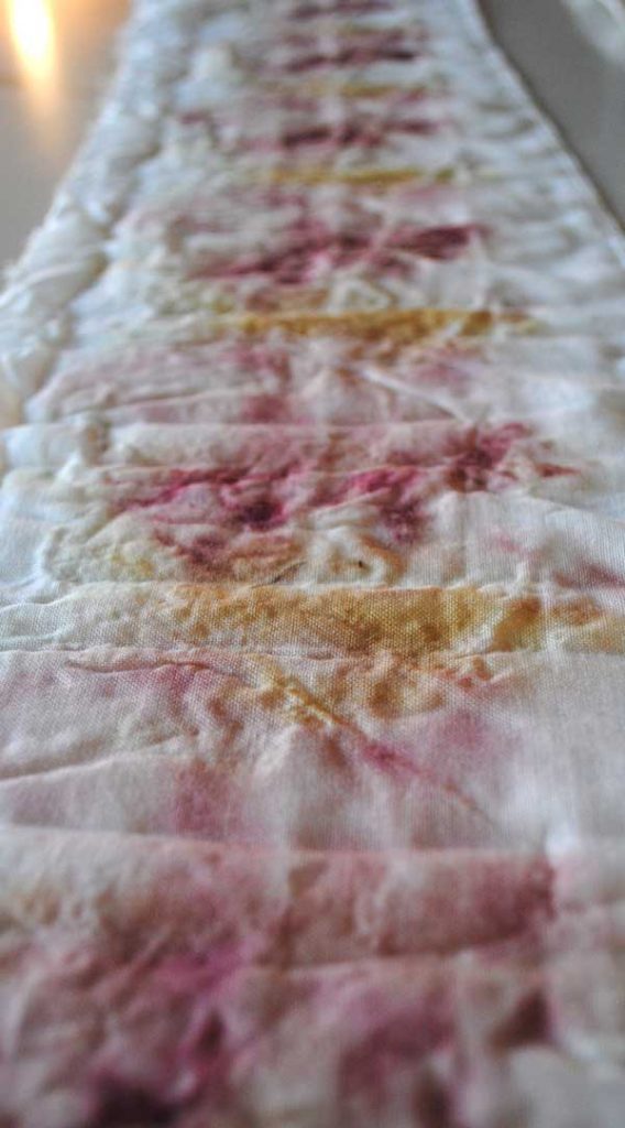 dye fabric with petals eco dyeing